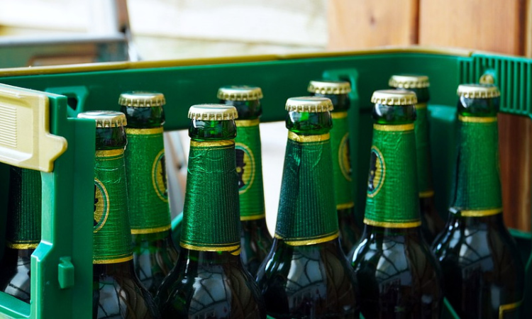 Reusing Another Brands Embossed Beer Bottles To Sell Ones Own Beer Product Is Trademark Infringement: Madhya Pradesh High Court