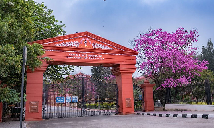 Recovery Of Excess Amount From Pensioners Cannot Be Done By Banks In One Stroke: Karnataka HC Comes To Aid Of 73 Yrs Old Widow