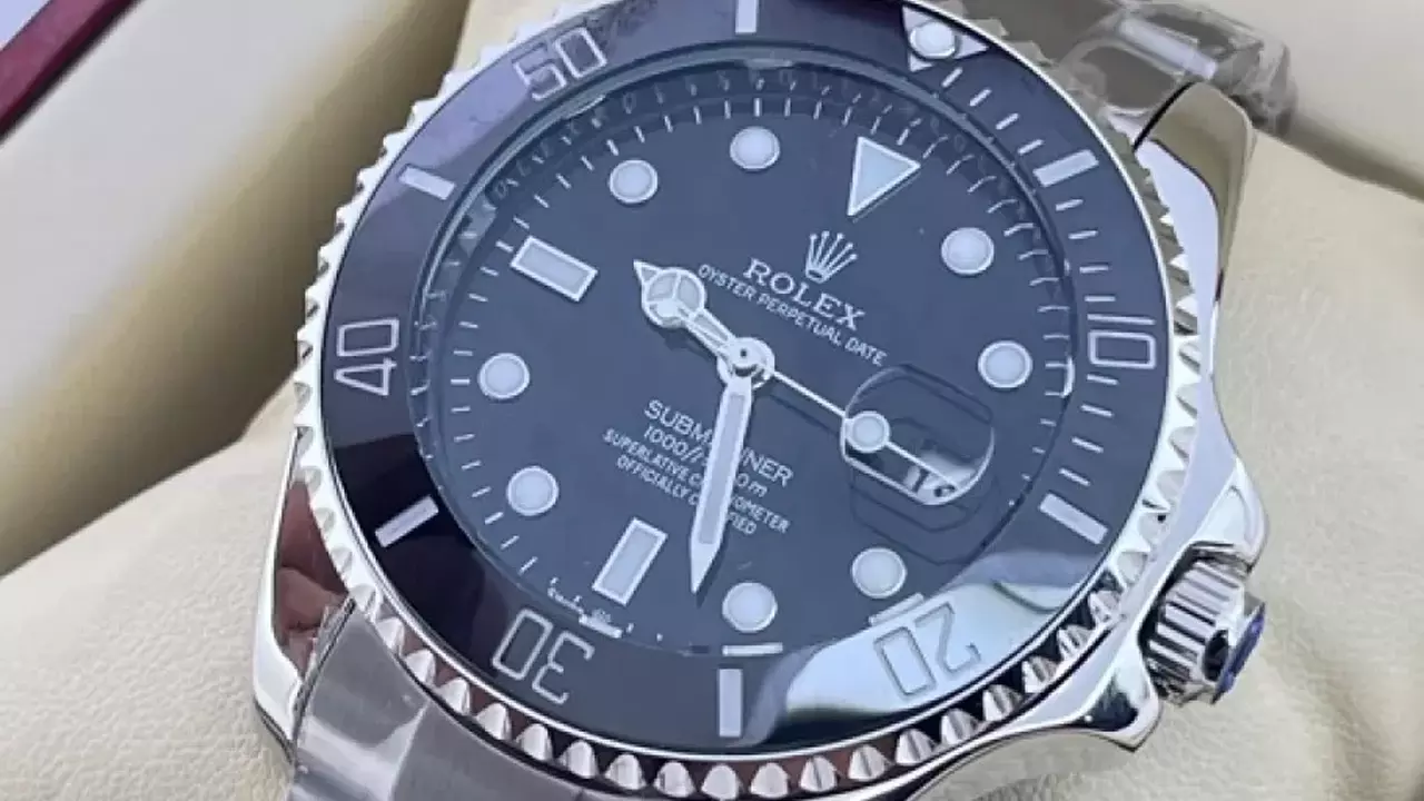 Delhi HC Grants Relief To Foreigner Whose Rolex Watch Was Seized By Customs, Says Waiver Of Show Cause & Hearing In Standard Form Not Lawful