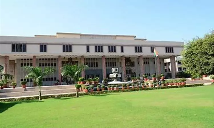 Multi-Clause Contracts Should Be Interpreted So That A View On Any Particular Clause Doesnt Violate Another Part Of The Contract: Delhi HC Multi-Clause Contracts Should Be Interpreted So That A View On Any Particular Clause Doesnt Violate Another Part Of The Contract: Delhi HC